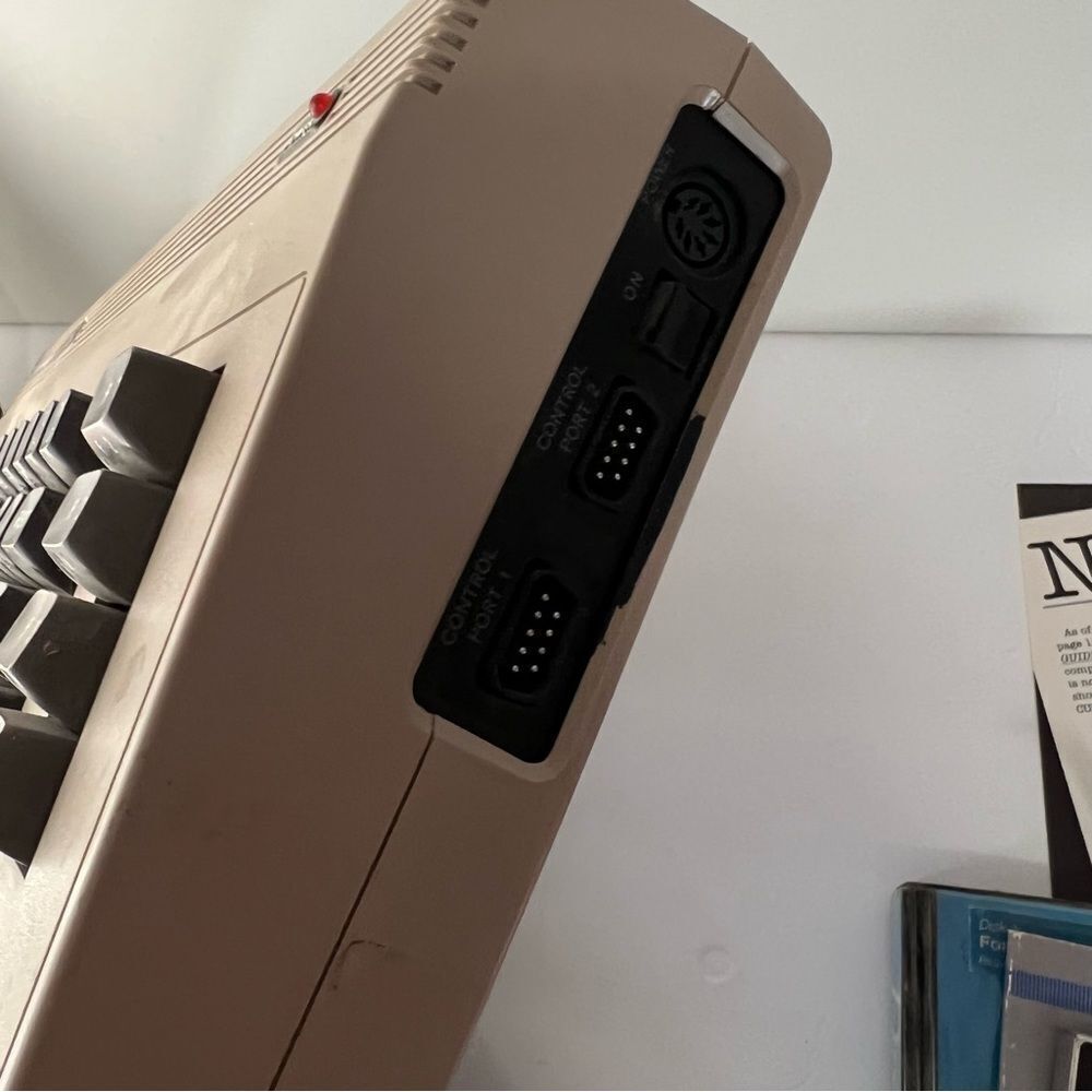 Boxed Commodore 64 computer - Picture 7 of 7